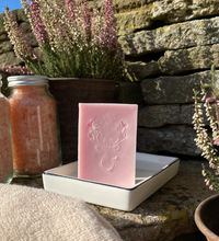 Load image into Gallery viewer, White Lily and Rose Soap Bar